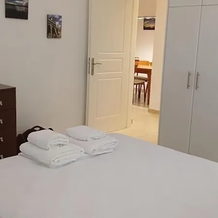 아파트 Giasemi House 카마레스
